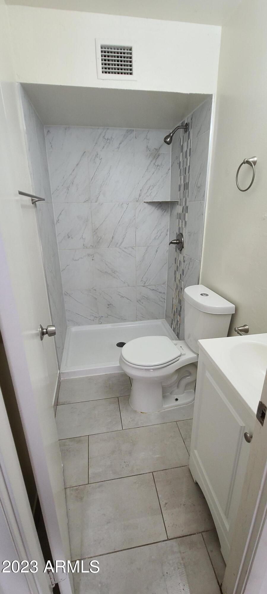 6114 West Cheery Lynn Road Phoenix, AZ 85033 - Photo 16 of 19 20221223_140034