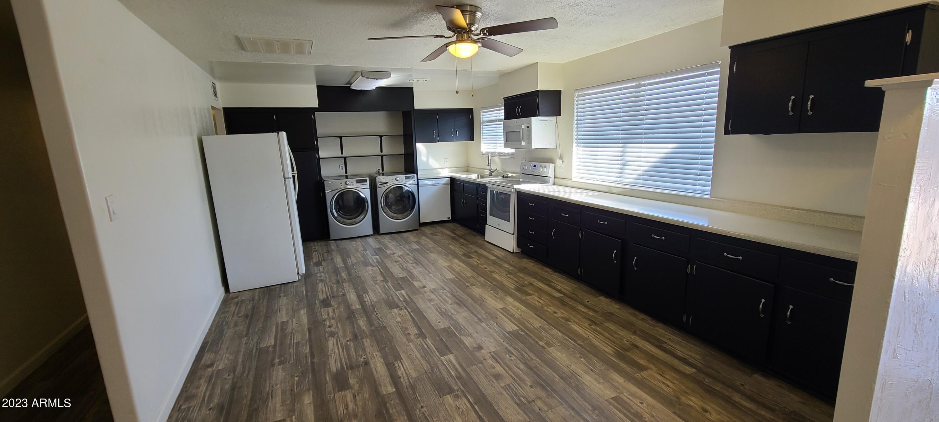 6114 West Cheery Lynn Road Phoenix, AZ 85033 - Photo 4 of 19 20221223_135806