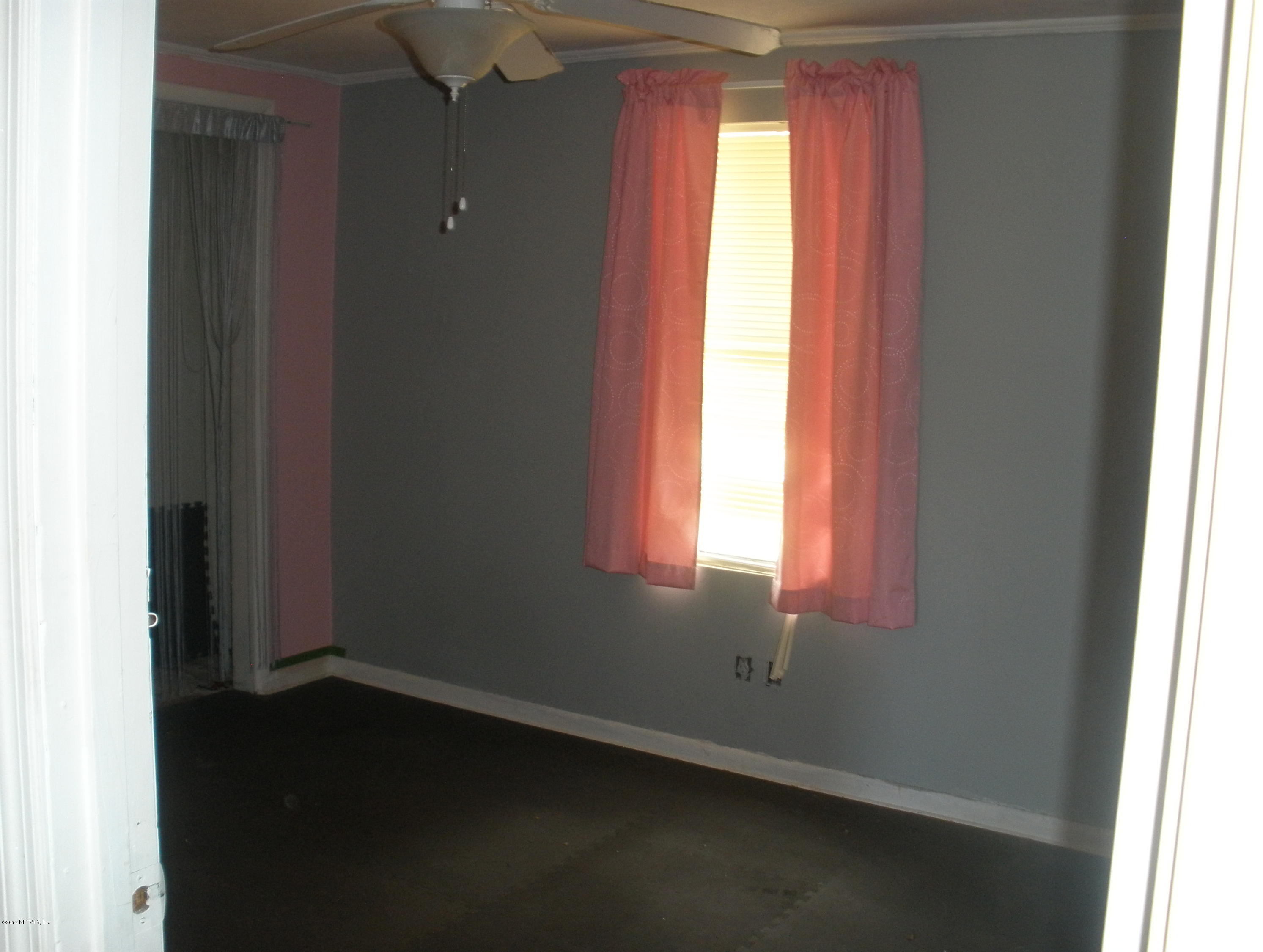 220 Alvis Road Jacksonville, FL 32220 - Photo 5 of 18 an empty room with a window