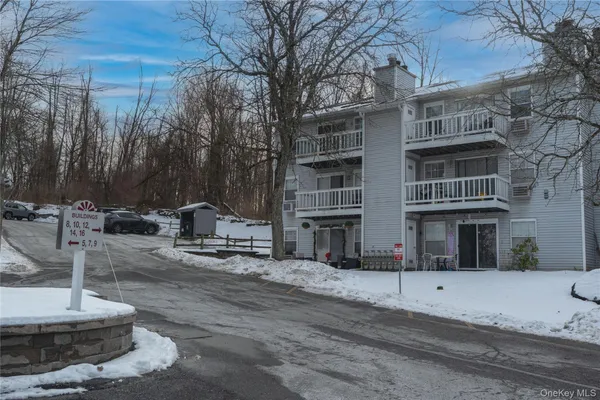 $265,000 | 8 Lexington Hills Road, Unit 5, Harriman, NY 10926