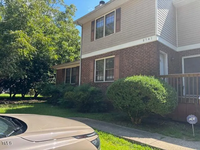 a view of a house with backyard and garden