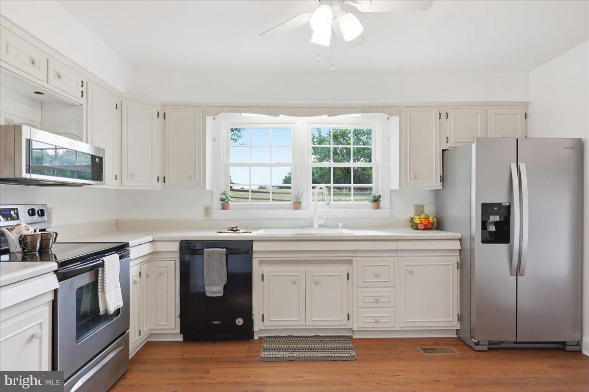 2447 Headquarters Road Edinburg, VA 22824 - Photo 7 of 58 Kitchen -New Appliances