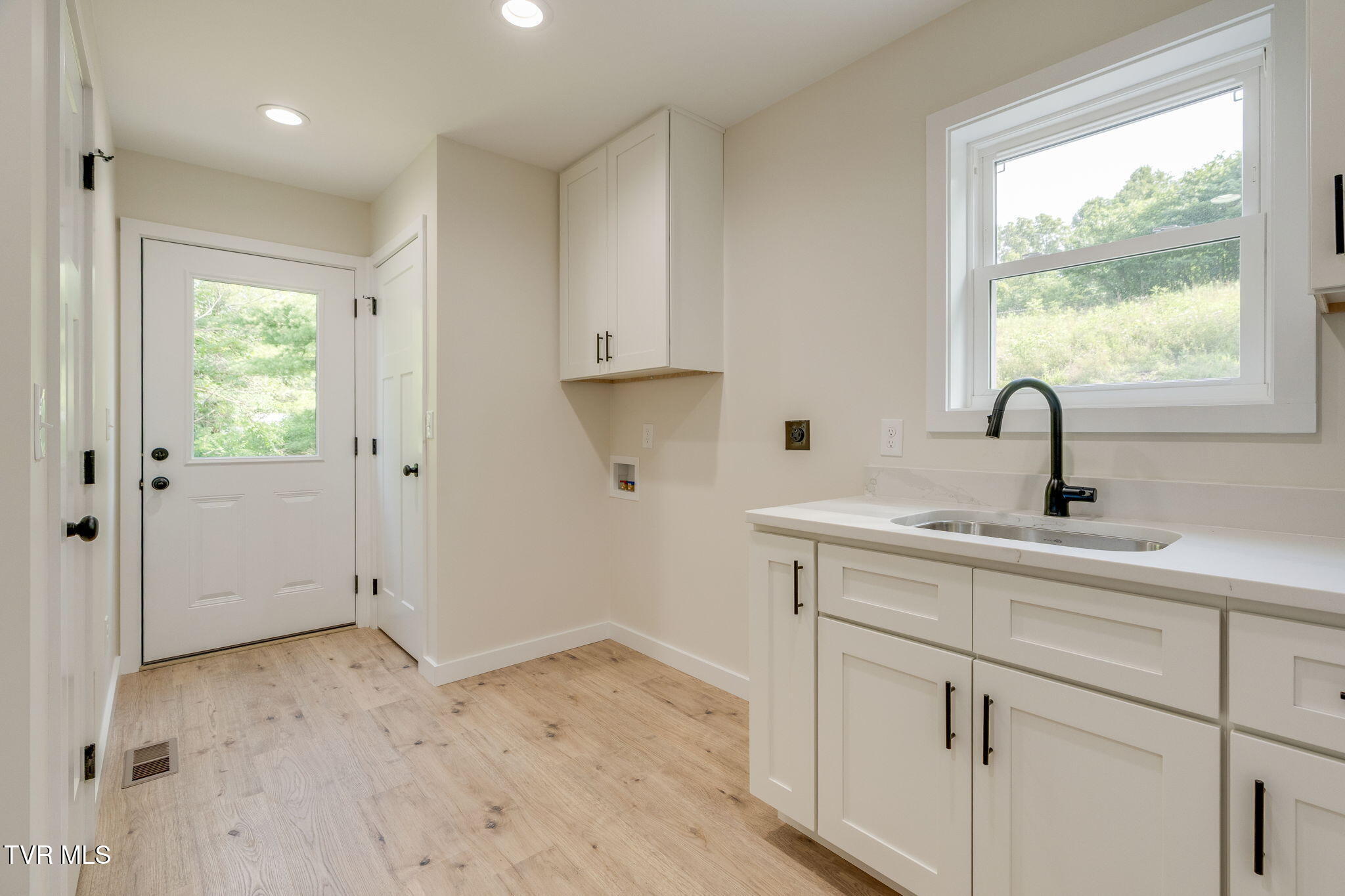 1385 Gap Creek Road Elizabethton, TN 37643 - Photo 24 of 40 020