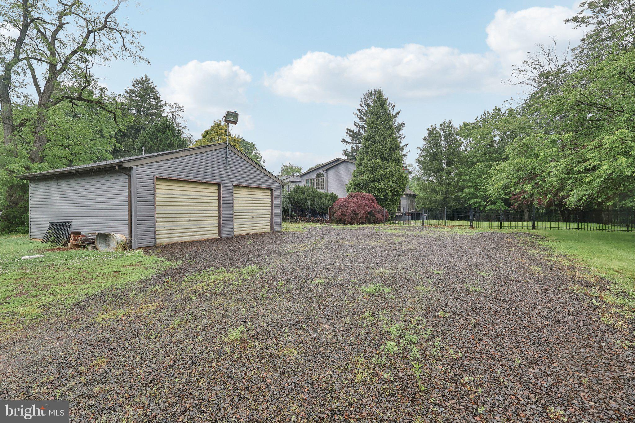 2619 New Falls Road Bristol, PA 19007 - Photo 63 of 69 2 car shed