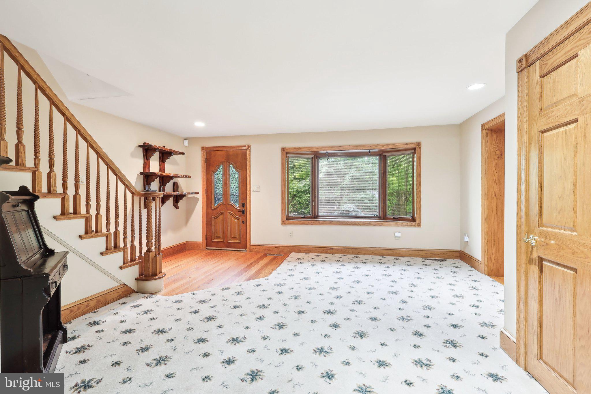 2619 New Falls Road Bristol, PA 19007 - Photo 10 of 69 Main Entryway/Sitting room