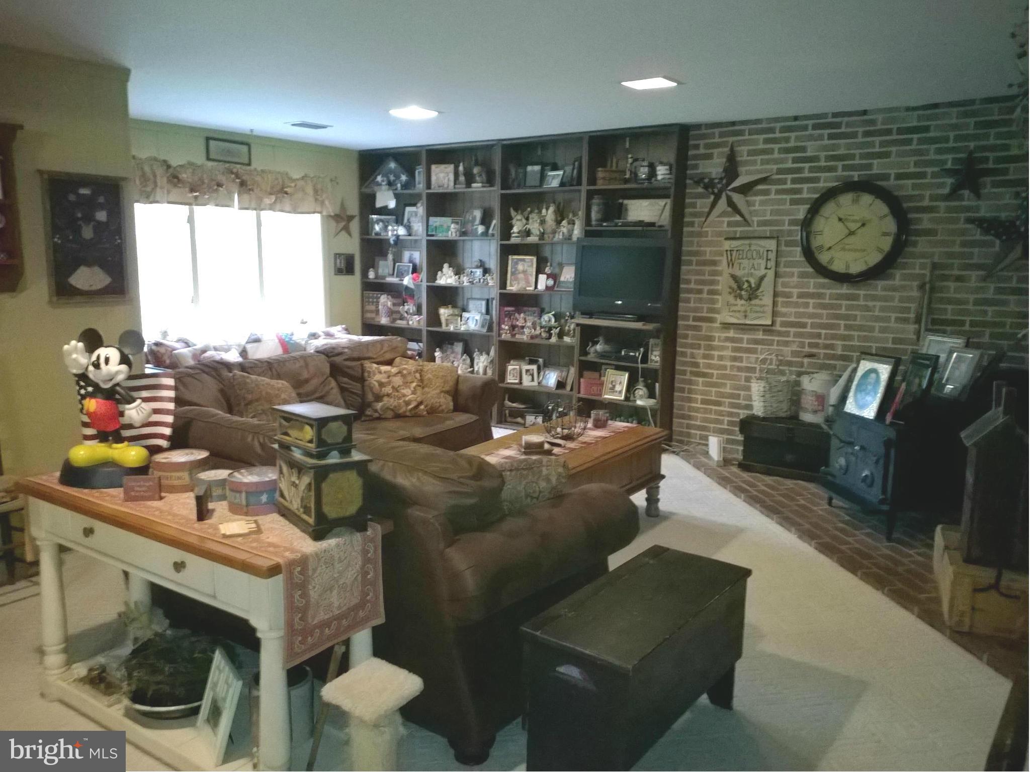 2011 Hughes Shop Road Westminster, MD 21158 - Photo 13 of 27 Family Room