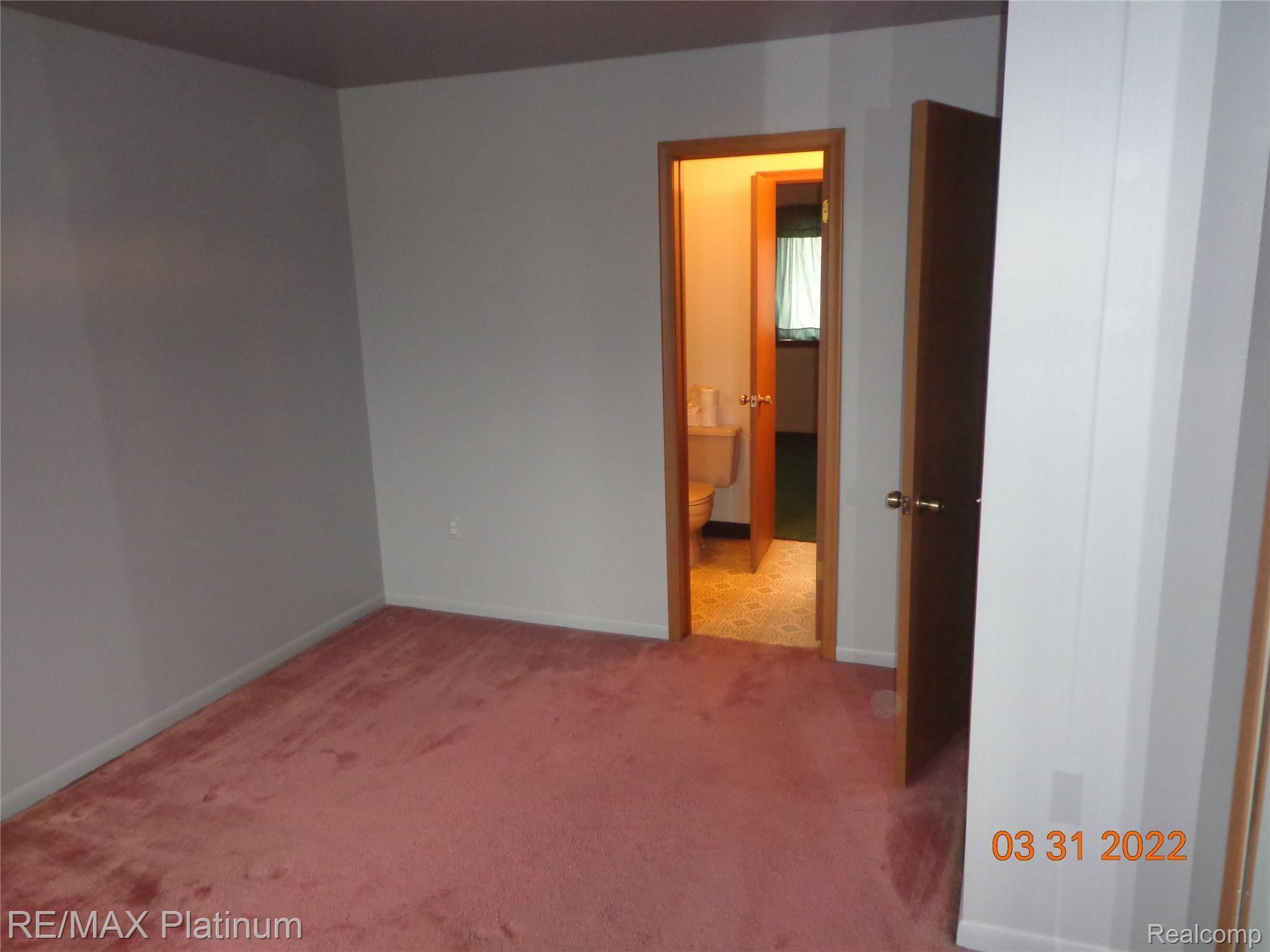 6635 Hatchery Road Waterford, MI 48327 - Photo 16 of 32 DSC03004.JPG