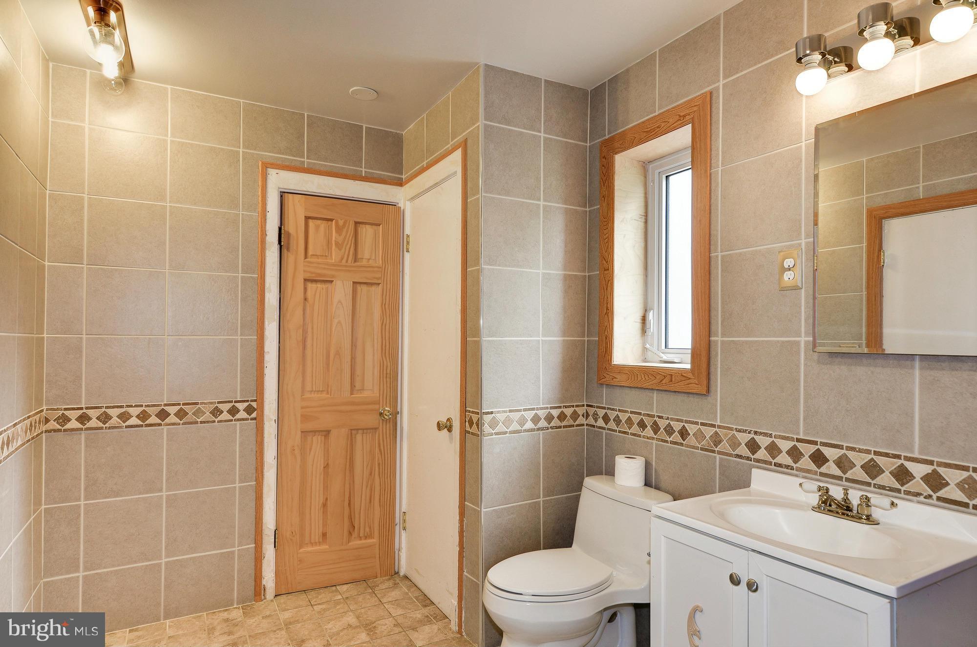 3238 Park View Road Chevy Chase, MD 20815 - Photo 17 of 28 a bathroom with a toilet sink and shower