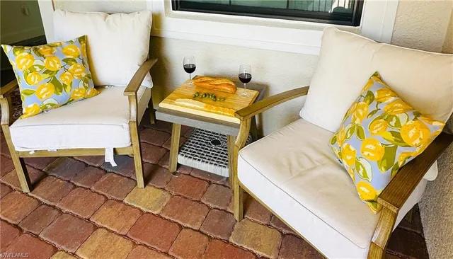 a view of multiple houses with a yard