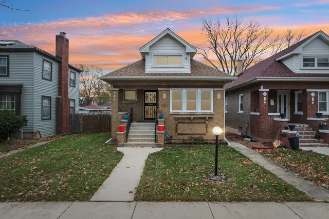 $275,000 | 1615 South 20th Avenue, Maywood, IL 60153