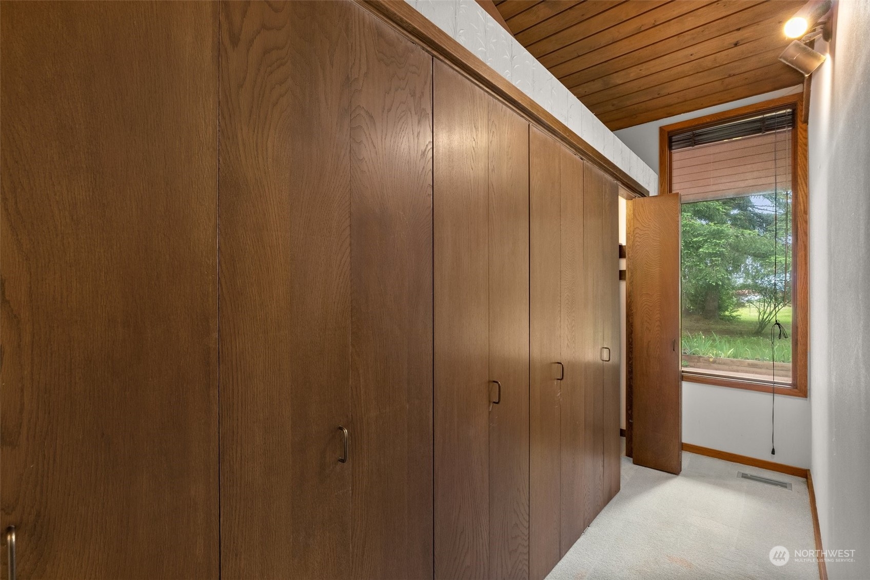 289 Kennicott Road Chehalis, WA 98532 - Photo 15 of 40 a view of an entryway