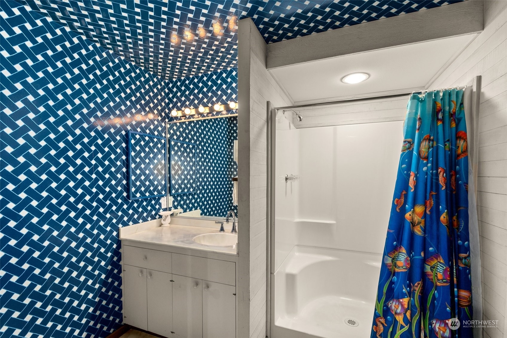 289 Kennicott Road Chehalis, WA 98532 - Photo 19 of 40 a bathroom with a toilet and a shower