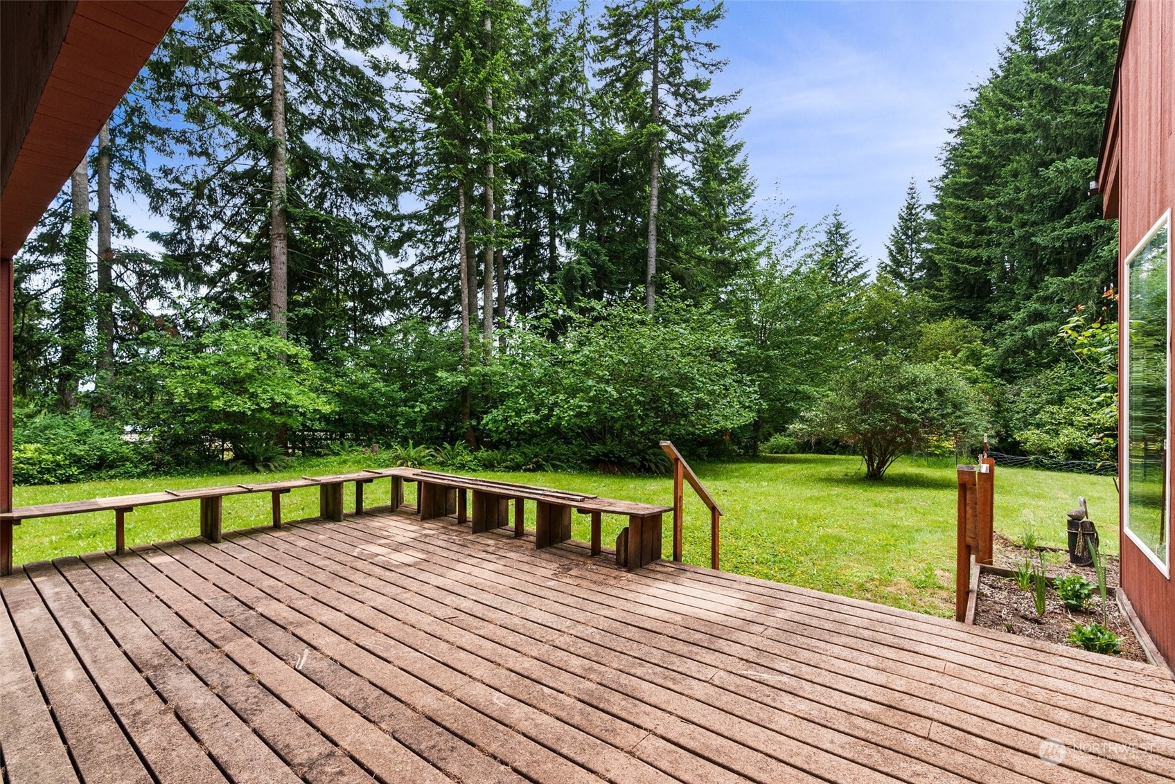 289 Kennicott Road Chehalis, WA 98532 - Photo 29 of 40 a house with swimming pool in front of it