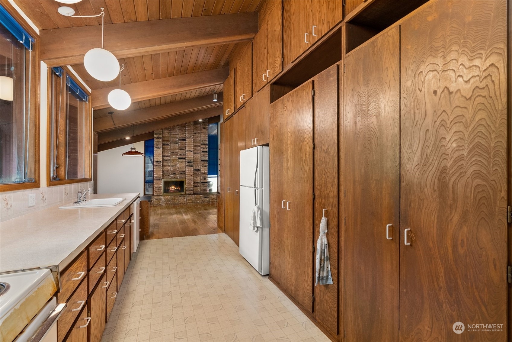 289 Kennicott Road Chehalis, WA 98532 - Photo 8 of 40 a view of a hallway
