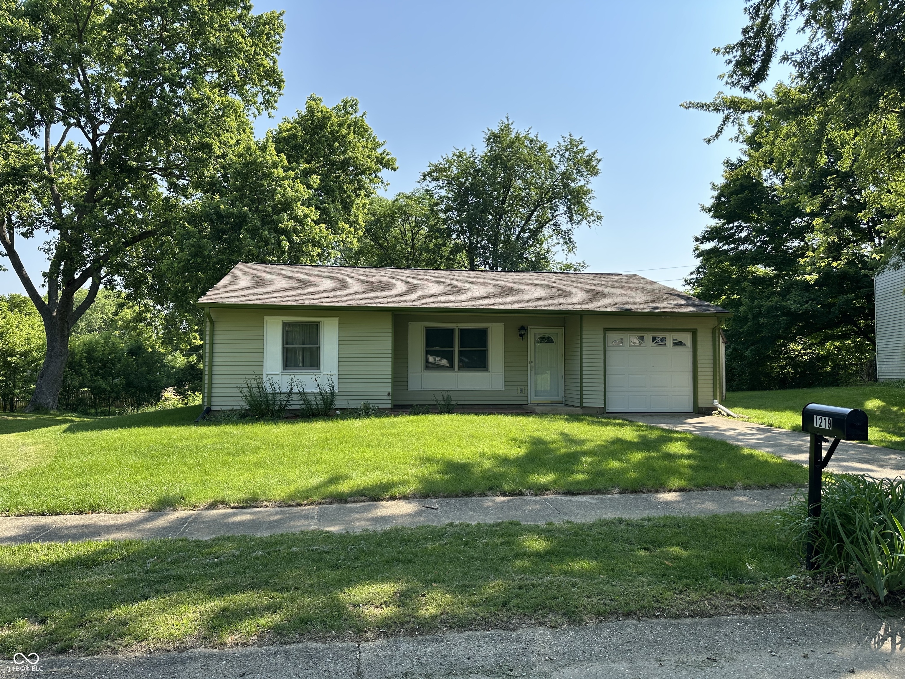 1219 Lansdowne Road Indianapolis, IN 46234 - Photo 1 of 14 Gallery Image 1