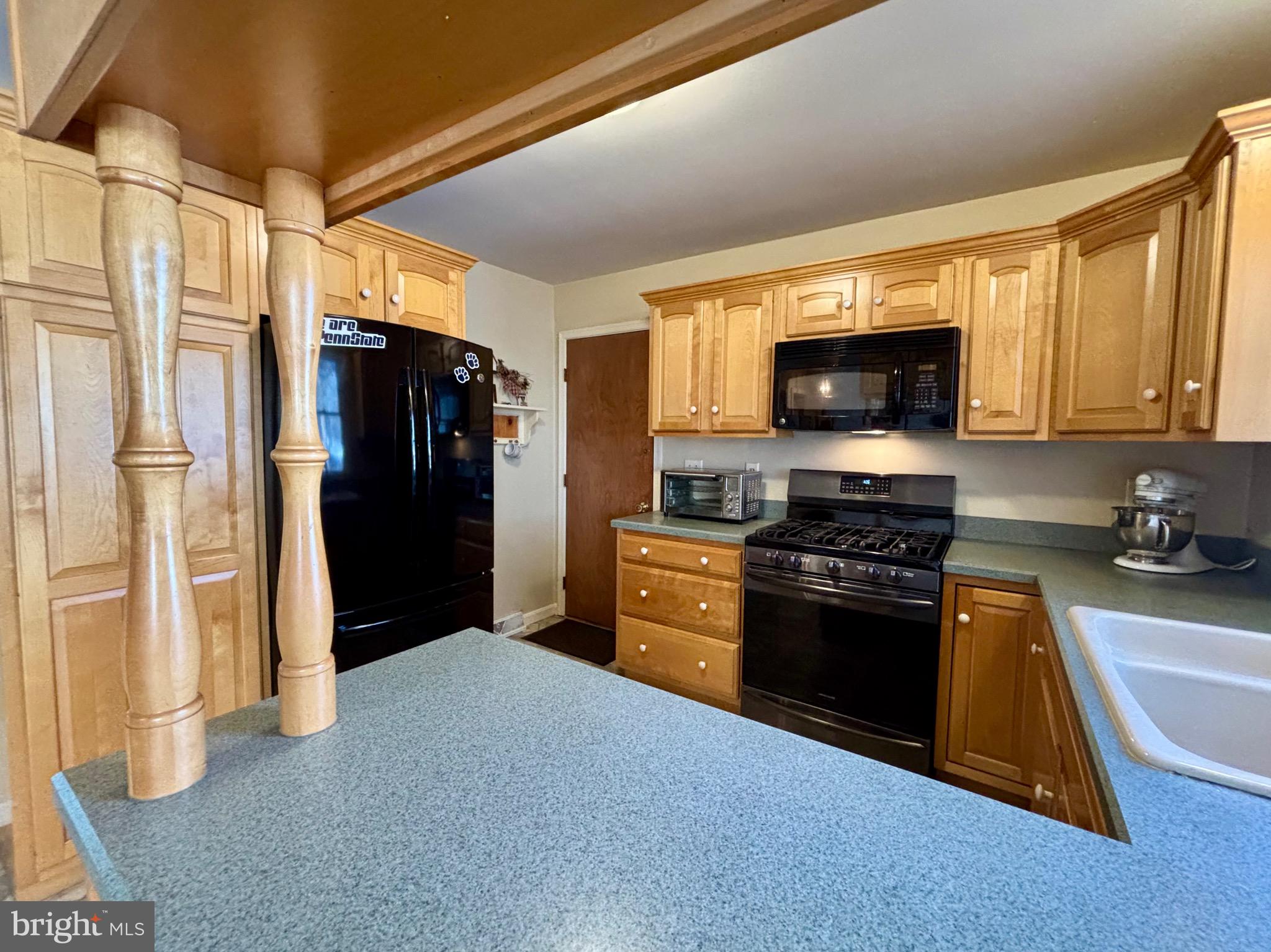 237 Skylark Road Lititz, PA 17543 - Photo 8 of 30 Custom Bomberger's Kitchen