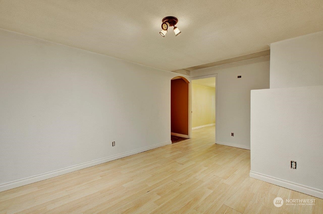 3906 South Pilgrim Street Seattle, WA 98118 - Photo 15 of 29 a view of an empty room