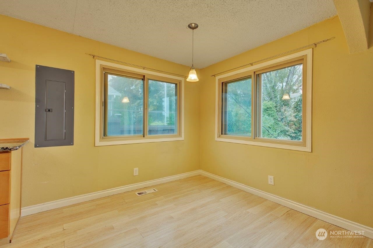 3906 South Pilgrim Street Seattle, WA 98118 - Photo 19 of 29 a view of an empty room with a window