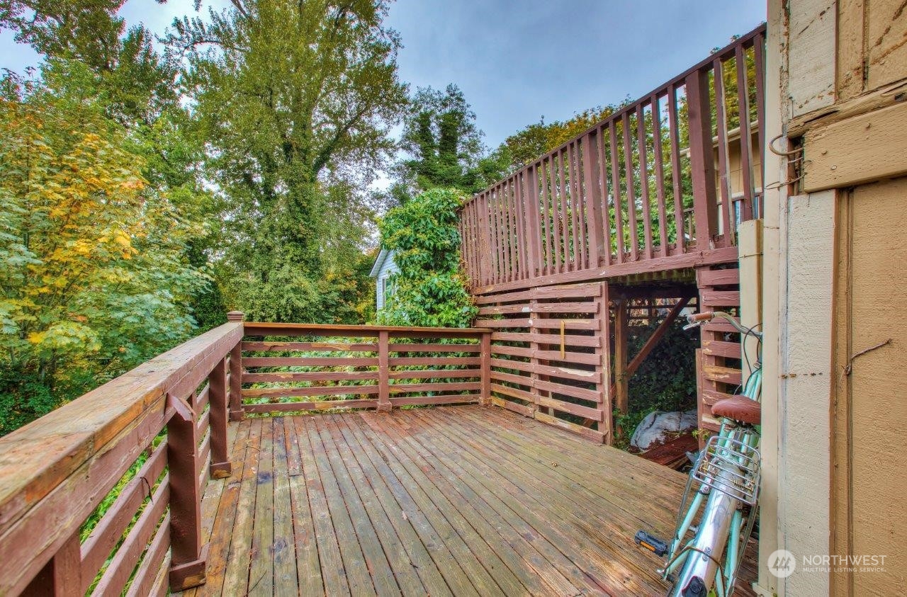 3906 South Pilgrim Street Seattle, WA 98118 - Photo 26 of 29 a balcony with view of outdoor space
