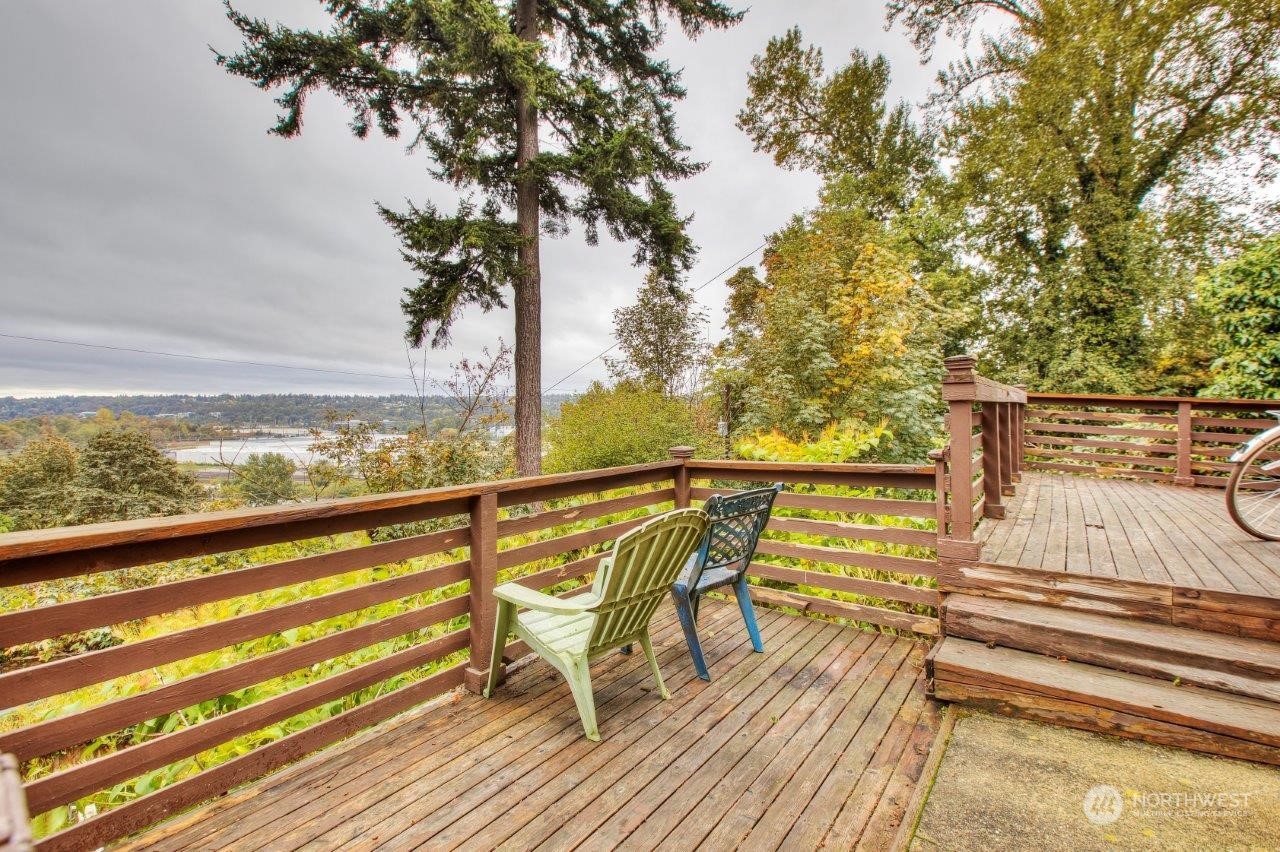 3906 South Pilgrim Street Seattle, WA 98118 - Photo 29 of 29 a view of ocean from a balcony