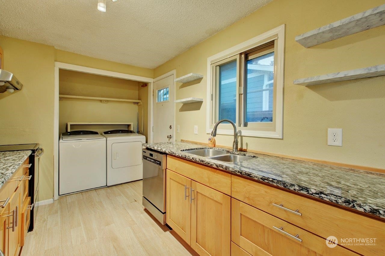 3906 South Pilgrim Street Seattle, WA 98118 - Photo 8 of 29 a kitchen with granite countertop cabinets stainless steel appliances a sink and a window