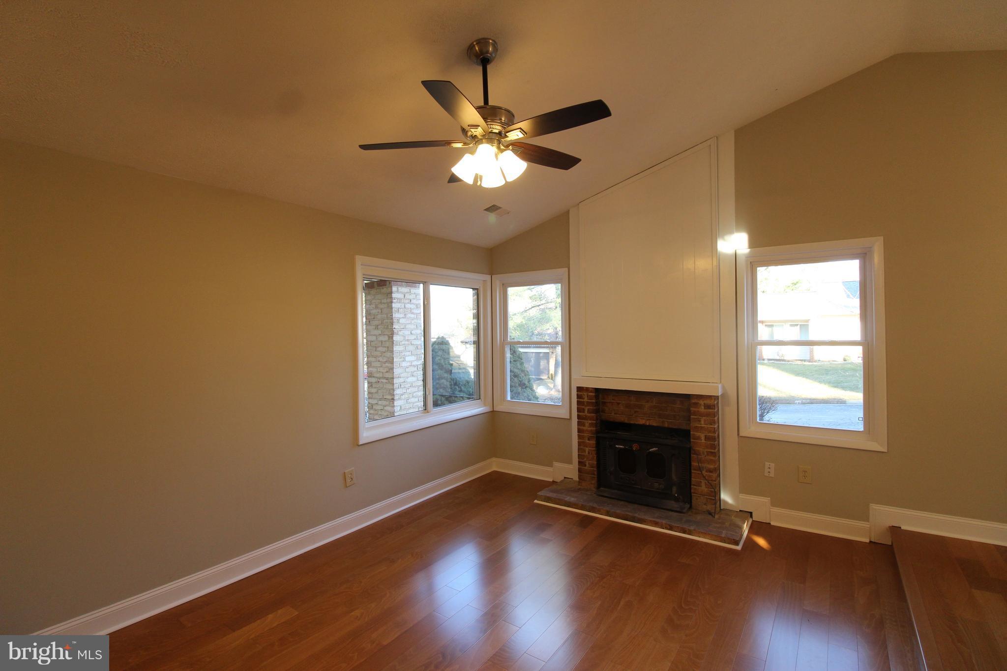 3 Greencastle Road Sterling, VA 20164 - Photo 18 of 23 Living Room
