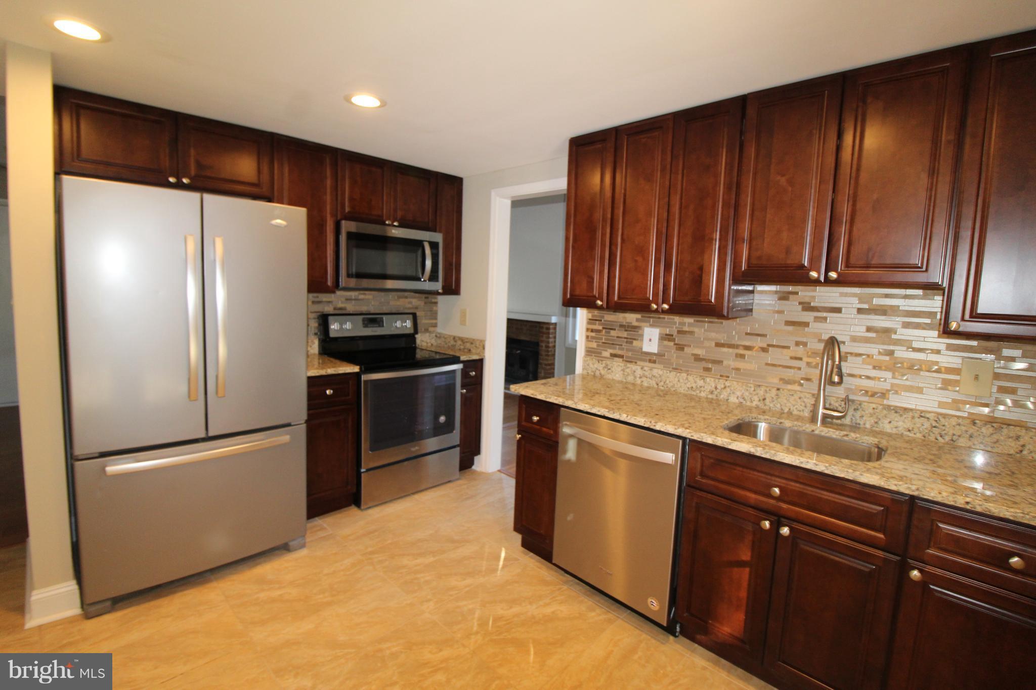3 Greencastle Road Sterling, VA 20164 - Photo 10 of 23 Kitchen