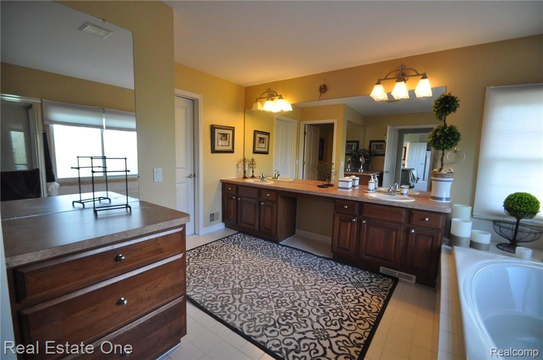 4119 Wincrest Lane Rochester, MI 48306 - Photo 19 of 30 19.JPG