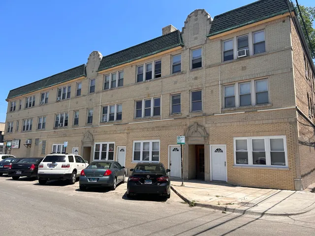 $1,025 | 3153 North Long Avenue, Unit 2, Chicago, IL 60641