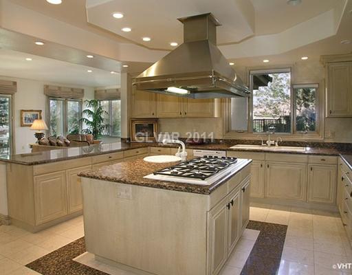 2 Rue Grimaldi Way Henderson, NV 89011 - Photo 4 of 10 Kitchen.