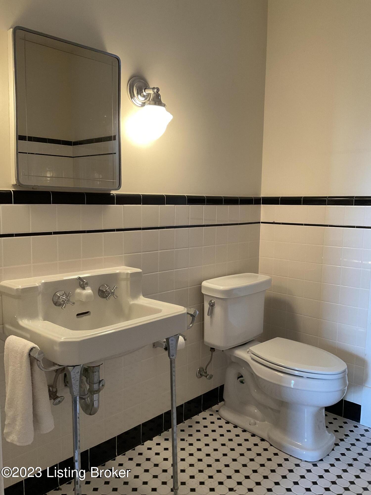 7903 Rose Island Road Prospect, KY 40059 - Photo 15 of 46 Full bath