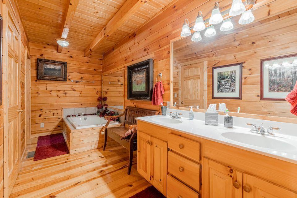 2010 Bluff Mountain Road Sevierville, TN 37876 - Photo 3 of 40 master bath