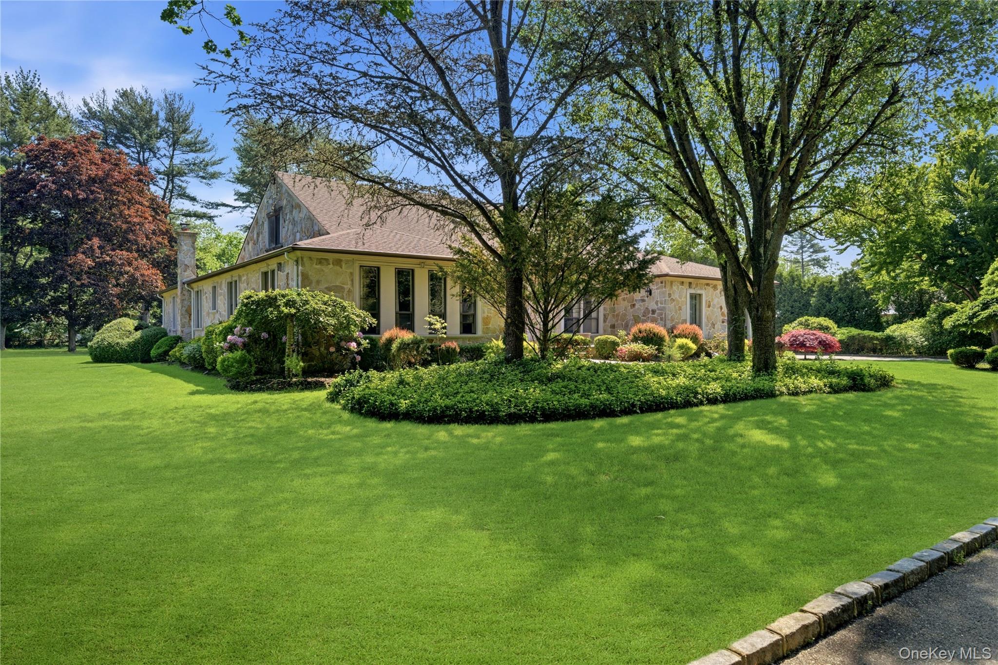 199 Cold Spring Road Syosset, NY 11791 - Photo 3 of 48