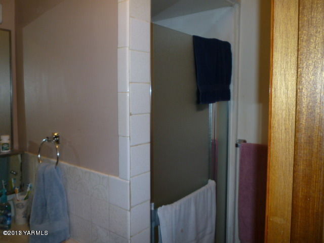 1330 Branch Road Toppenish, WA 98948 - Photo 15 of 22 a bathroom with a shower and a sink