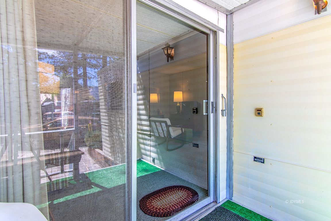 52901 Pine Cove Road, Unit 5 Idyllwild, CA 92549 - Photo 4 of 35 a bathroom with a shower