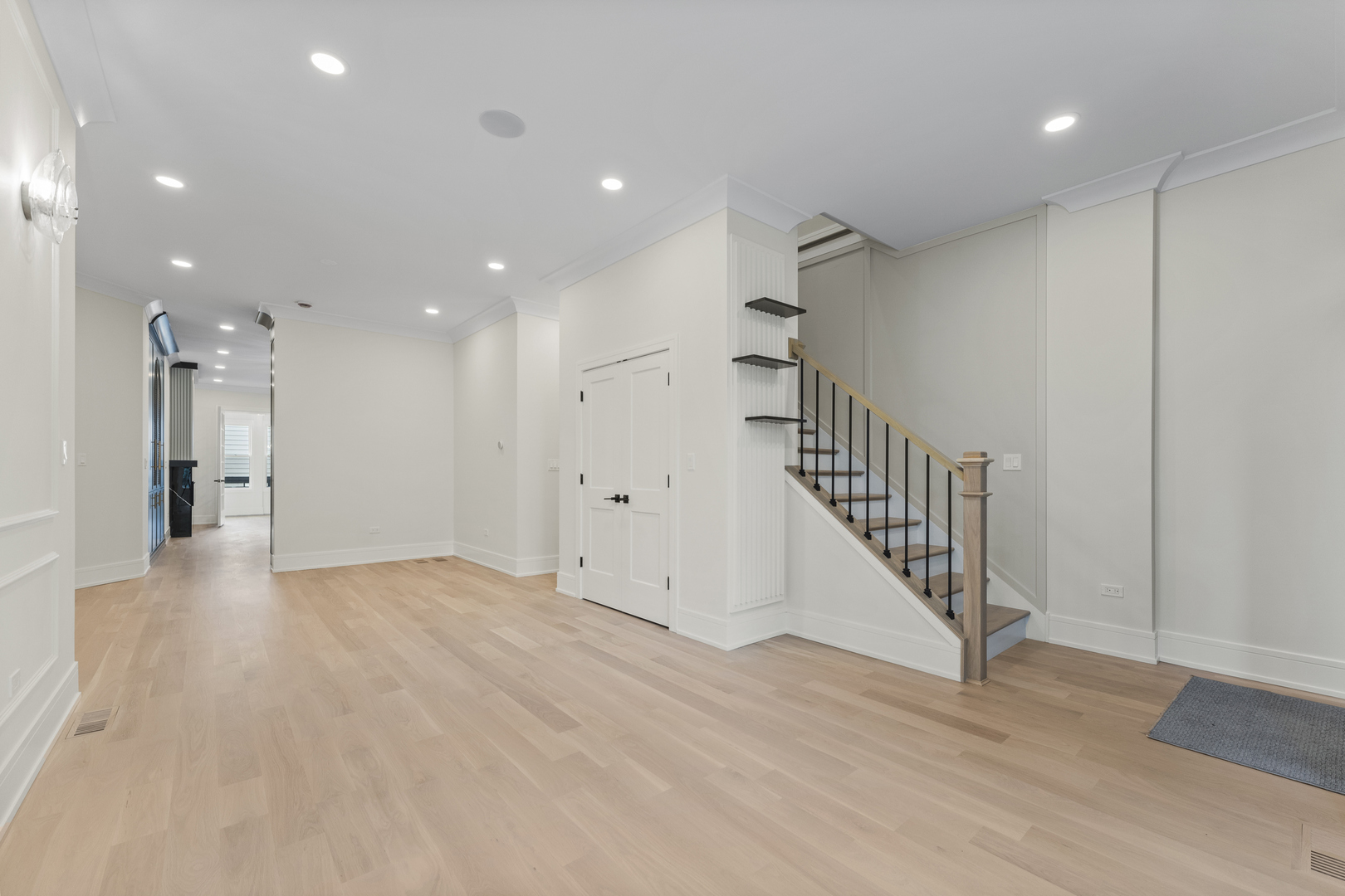 1519 West Addison Street Chicago, IL 60613 - Photo 3 of 46 Gallery Image 3