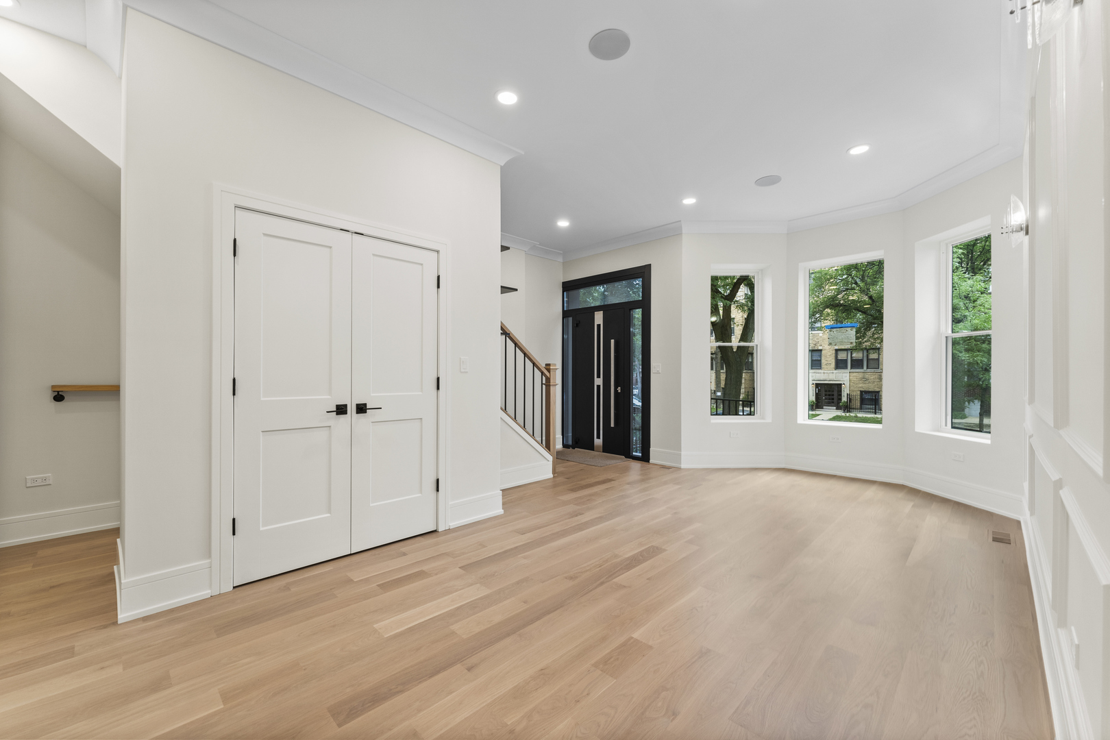 1519 West Addison Street Chicago, IL 60613 - Photo 4 of 46 Gallery Image 4