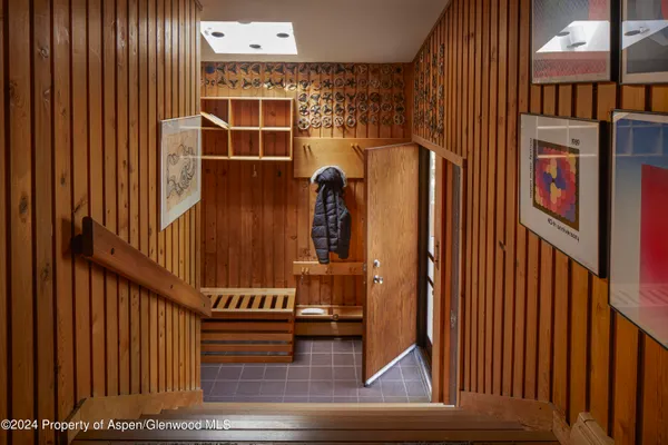 a view of entryway front of house