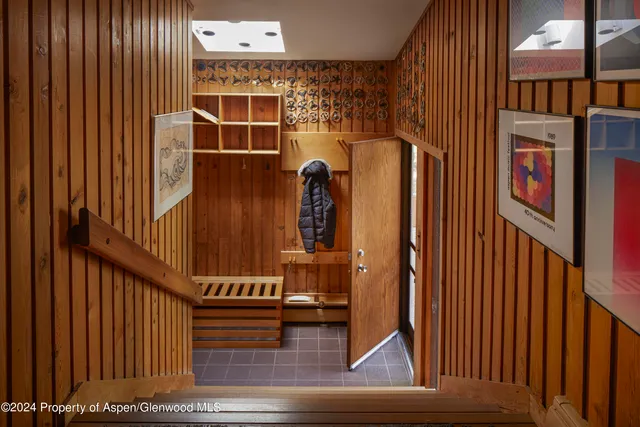 a view of entryway front of house