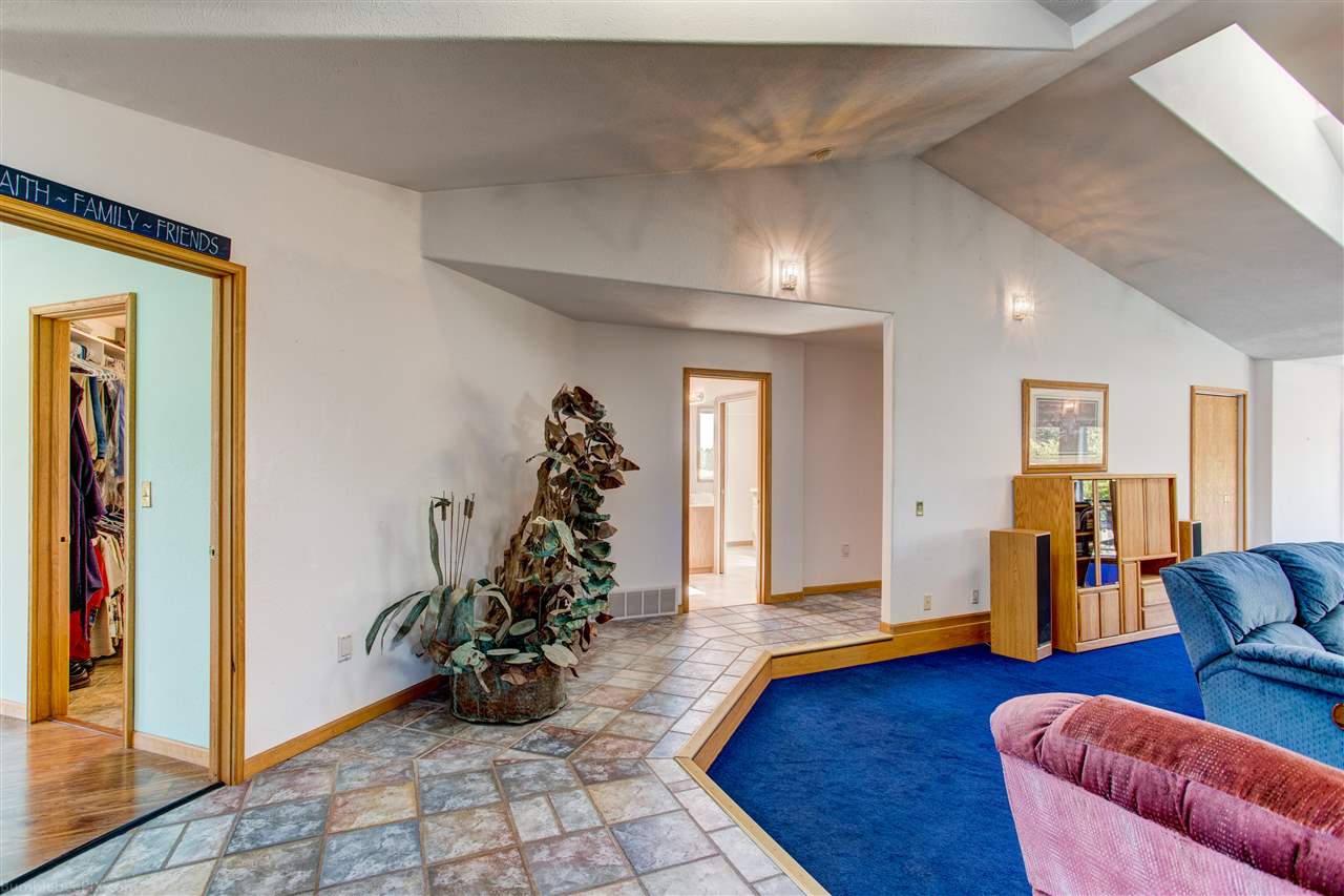 3621 West Smythe Road Cheney, WA 99004 - Photo 8 of 41