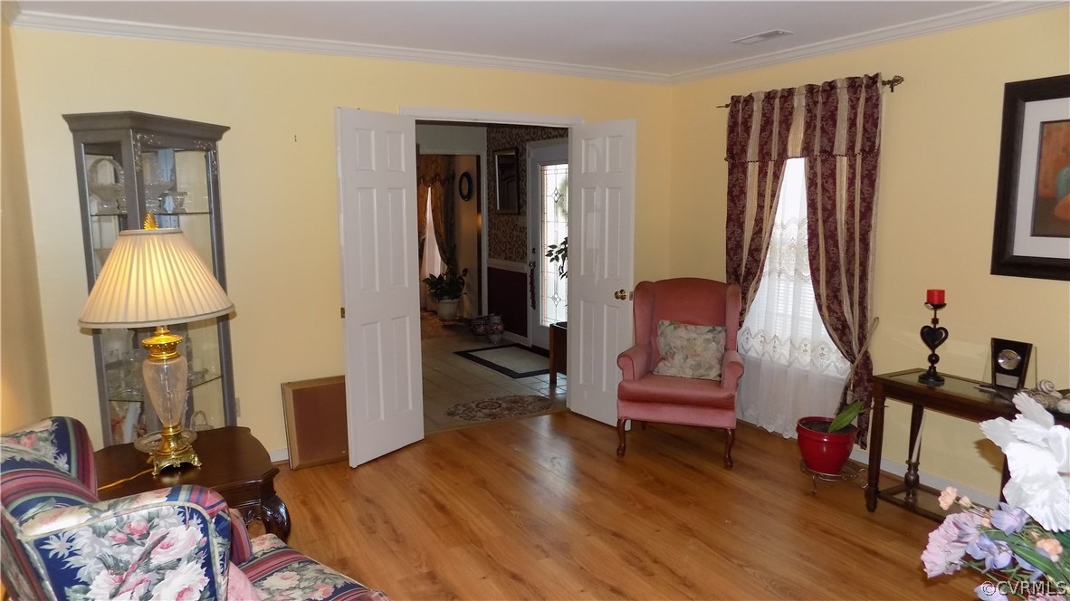 5330 Hopkins Road Richmond, VA 23234 - Photo 22 of 43 Living room with crown molding