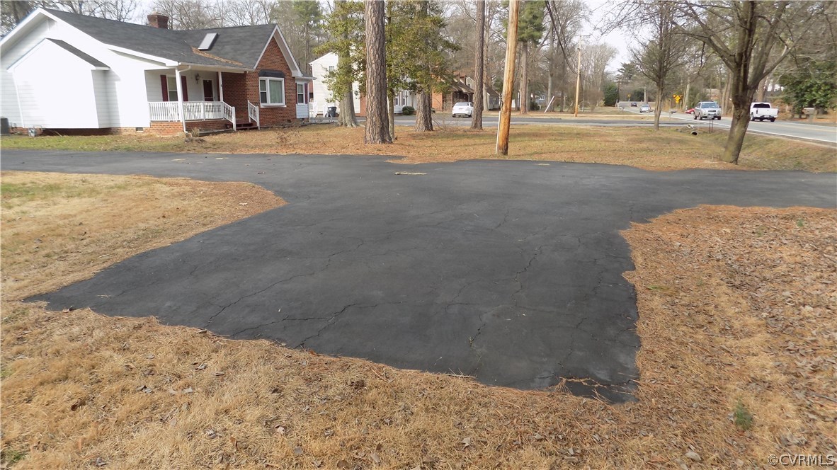 5330 Hopkins Road Richmond, VA 23234 - Photo 43 of 43 Paved driveway with turn around