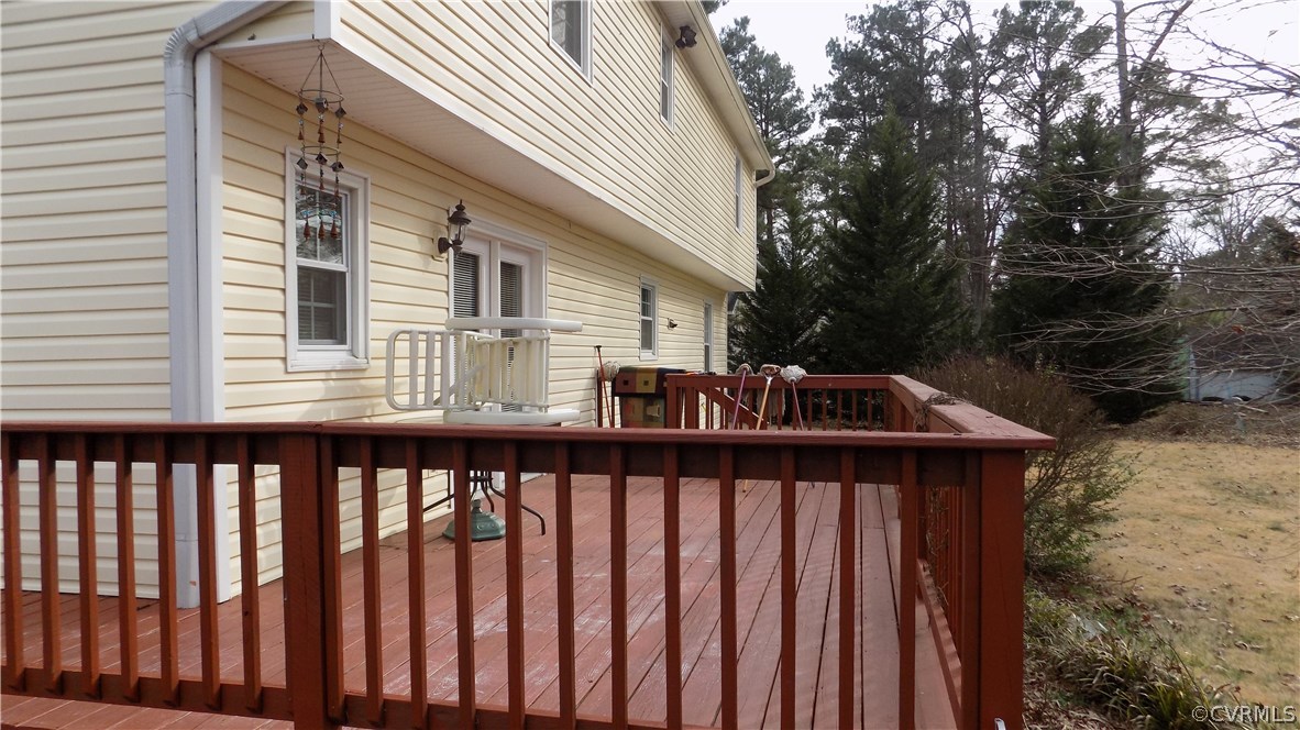 5330 Hopkins Road Richmond, VA 23234 - Photo 5 of 43 Vinyl siding with rear deck