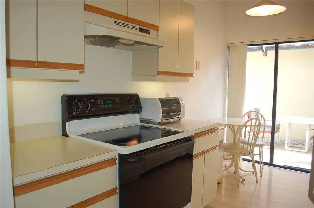 9123 Southwest 22nd Street, Unit D Boca Raton, FL 33428 - Photo 5 of 17 KITCHEN