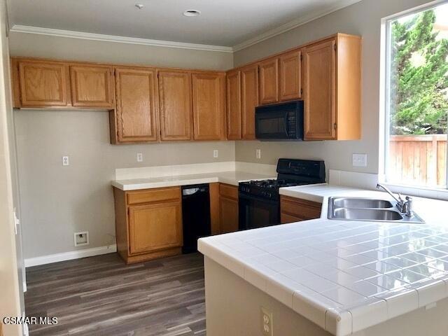 835 Noontide Way Oxnard, CA 93035 - Photo 3 of 21