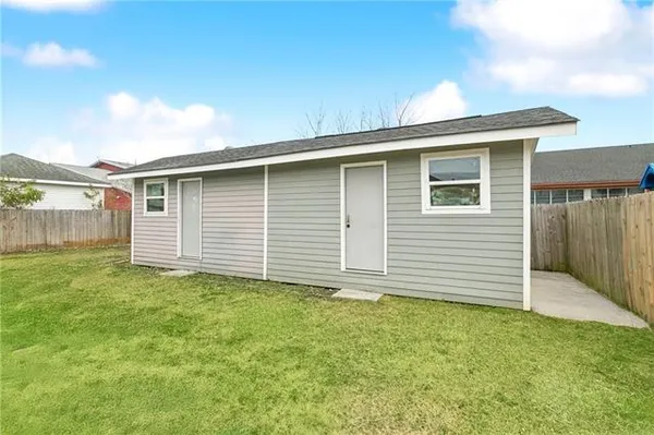 $1,800 | 4917 Rosalia Drive, New Orleans, LA 70127