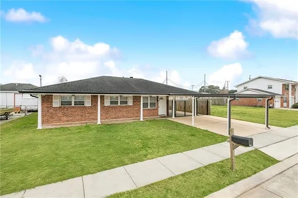 $1,800 | 4917 Rosalia Drive, New Orleans, LA 70127