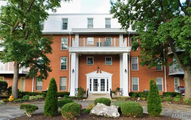 $210,000 | 14471 Bantry Lane, Unit 11, Chesterfield, MO 63017