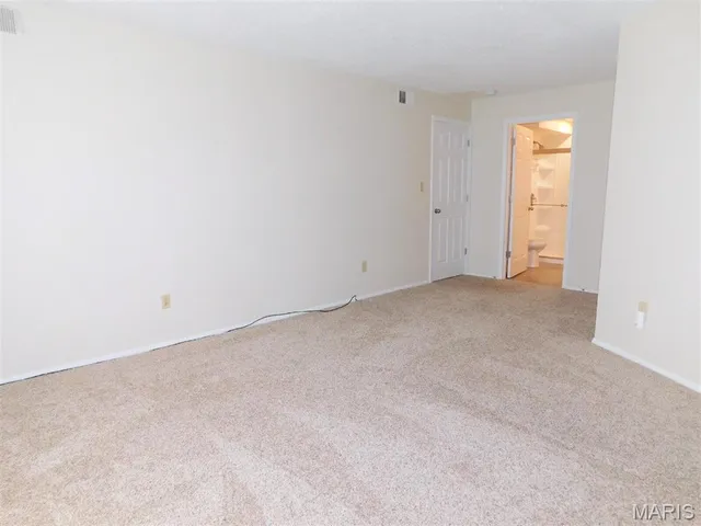 $210,000 | 14471 Bantry Lane, Unit 11, Chesterfield, MO 63017