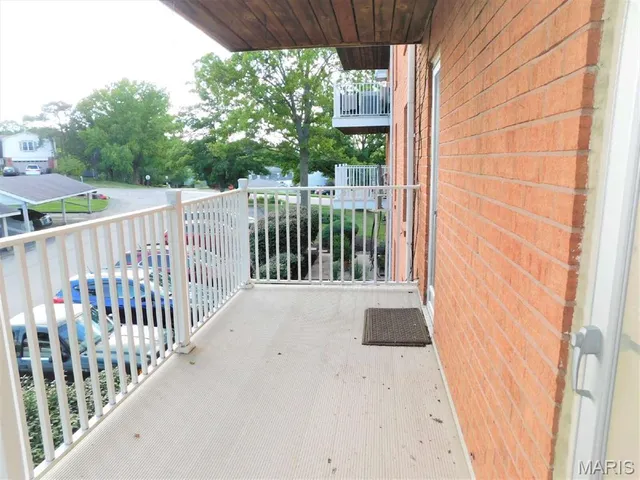 $210,000 | 14471 Bantry Lane, Unit 11, Chesterfield, MO 63017